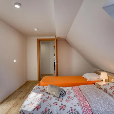 Raspberry Pool&wellness - Happy